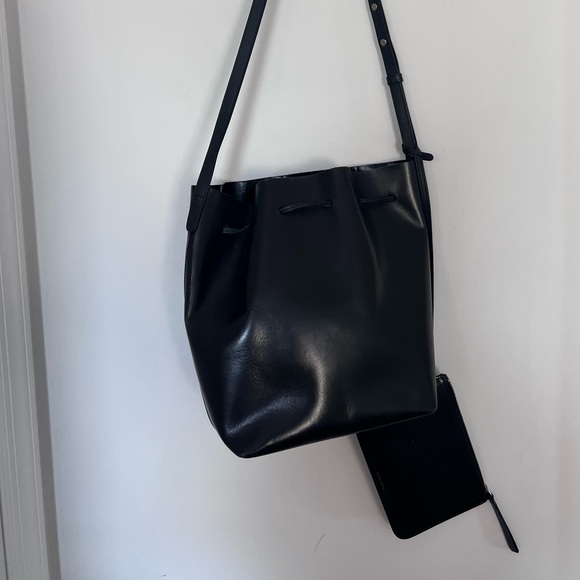 Mansur Gavriel Bucket Bag in black - Picture 3 of 14